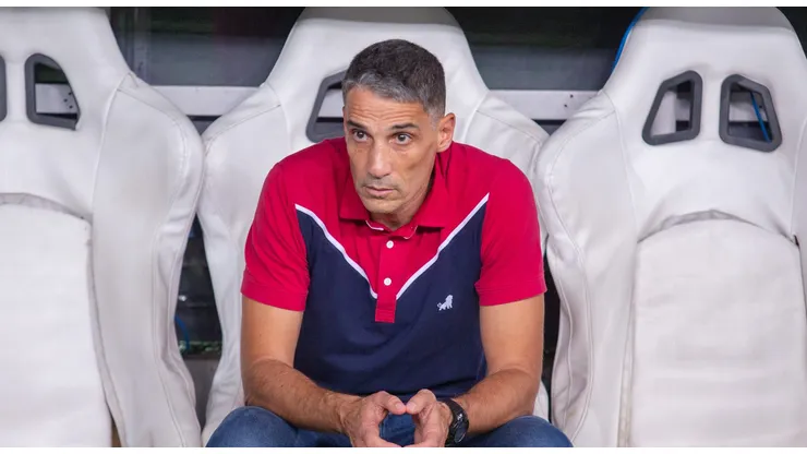 Vojvoda, técnico do Fortaleza, durante partida contra o Atletico-MG na Arena Castelao pelo Brasileirão A 2023. Foto: Lucas Emanuel/AGIF