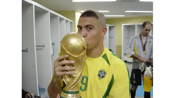 Divlugação/CBF. Jornal espanhol elege sucessor de Ronaldo como melhor 9 do continente