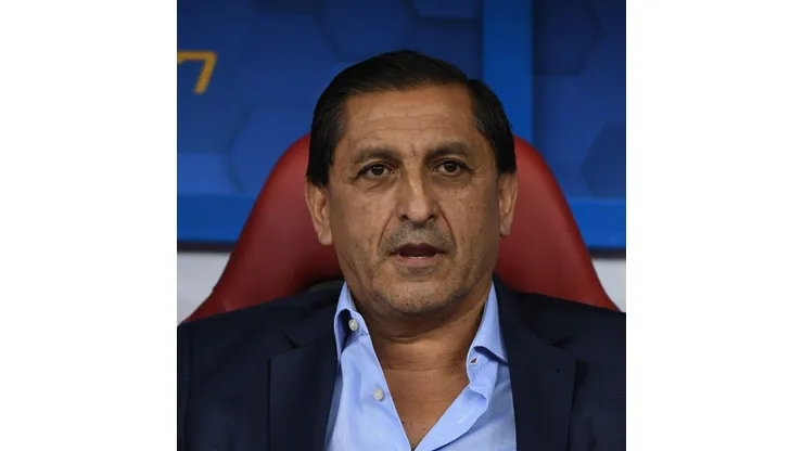 RIYADH, SAUDI ARABIA - NOVEMBER 18: Head coach Ramon Diaz looks on prior to the AFC Champions League Final 2017 first leg between Al-Hilal and Urawa Red Diamonds at King Fahd International Stadium on November 18, 2017 in Riyadh, Saudi Arabia. (Photo by Kaz Photography/Getty Images)