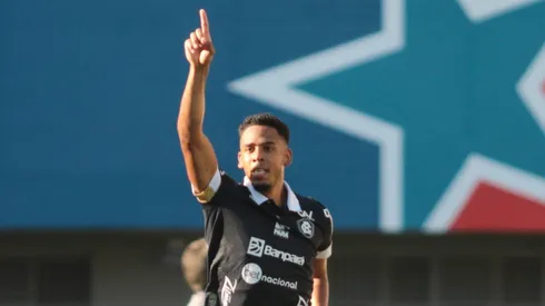 Foto: Fernando Torres/AGIF - Pedro Vitor, jogador do Remo, comemora seu gol durante partida contra o Figueirense no estadio Mangueirao pelo campeonato Brasileiro C 2023.