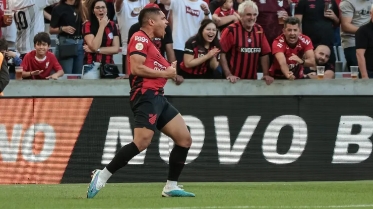 Foto: Robson Mafra/AGIF - Vitor Roque fez jornal de Barcelona ficar 'encantado'