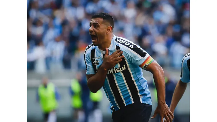 Maxi Franzoi/AGIF. Diego Souza é monitorado pelo Sport