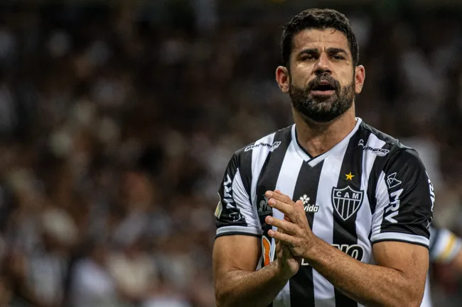 Diego Costa, jogador do Atletico-MG, comemora seu gol durante partida contra o Corinthians no Mineirão pelo  Brasileirão 2021. Foto: Alessandra Torres/AGIF