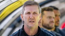 Foto: Fernando Moreno/AGIF - Paulo Turra, atual técnico do Santos, ex-técnico do Athletico-PR, durante partida contra o America-MG no estadio Mineirao pelo campeonato BRASILEIRO A 2023.