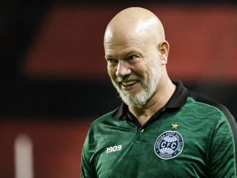 Antônio Carlos Zago ficou contente ao saber da renovação de jogador com o clube