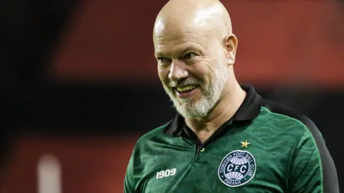 Foto: Rafael Vieira/AGIF- Antônio Carlos Zago está feliz com a renovação do jogador