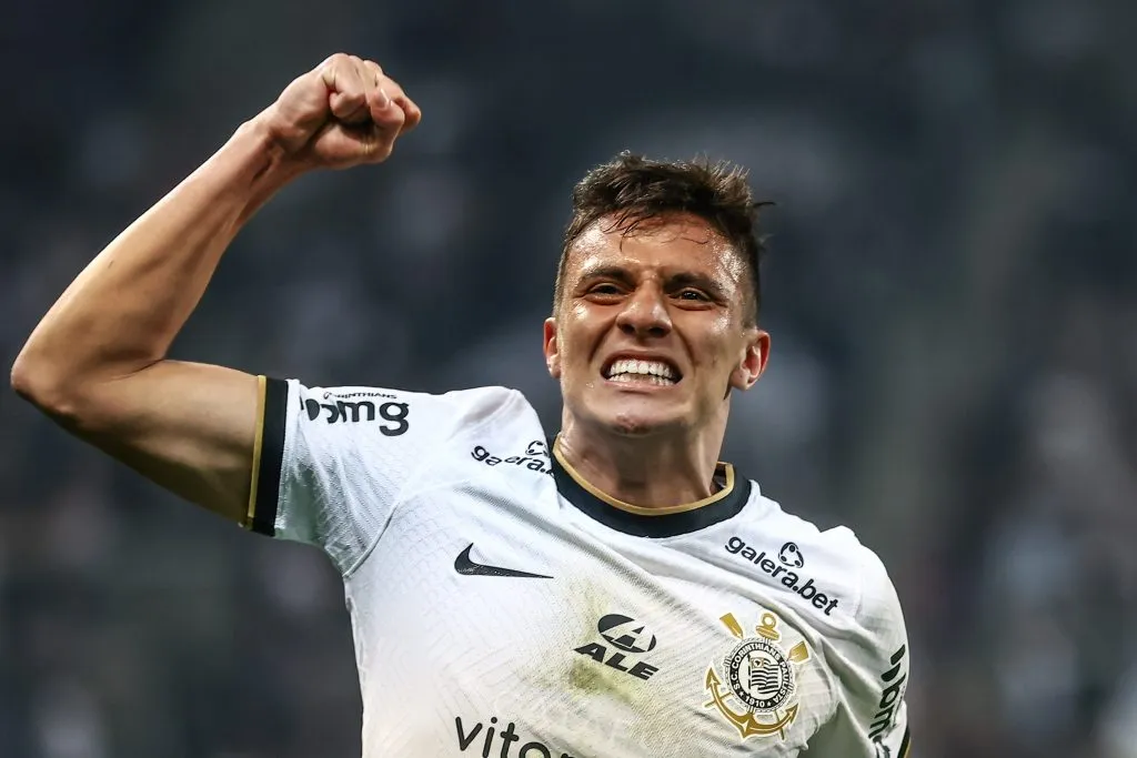 Gustavo Mantuan, do Corinthians, comemora seu gol durante partida contra o Santos na Arena Corinthians pela Copa do Brasil 2022. Foto: Marcello Zambrana/AGIF