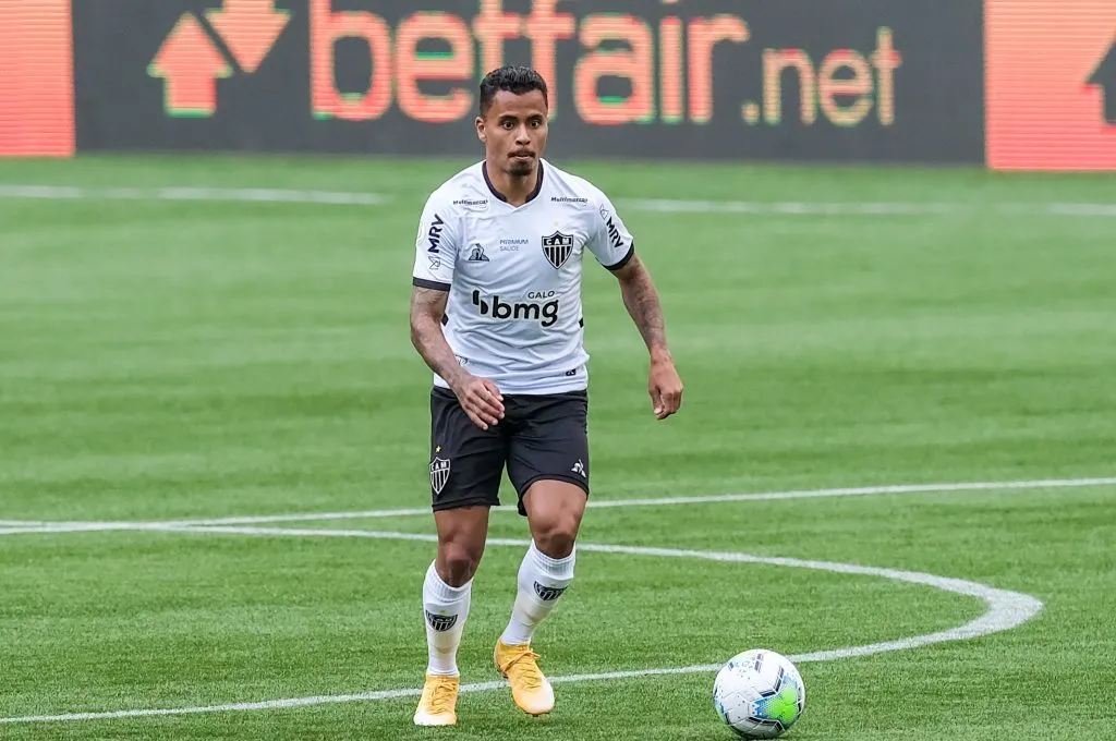 Atlético-MG. Allan acerta com Flamengo