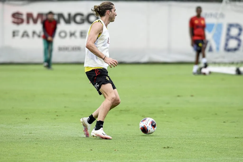 Foto: Marcelo Cortes/CRF – Filipe Luís foi incluído na “barca” feita pela torcida do Flamengo.