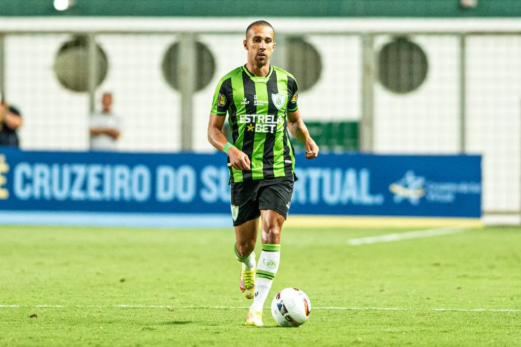  Foto: Alessandra Torres/AGIF - Ceará tem interesse em lateral-esquero do América-MG