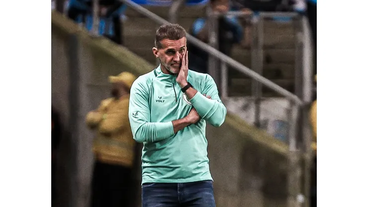 RS - PORTO ALEGRE - 22/06/2023 - BRASILEIRO A 2023, GREMIO X AMERICA-MG - Vagner Mancini tecnico do America-MG durante partida contra o Gremio no estadio Arena do Gremio pelo campeonato BRASILEIRO A 2023. Foto: Maxi Franzoi/AGIF