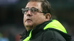 PR - Curitiba - 09/11/2022 - BRASILEIRO A 2022, CORITIBA X CORINTHIANS - Guto Ferreira tecnico do Coritiba durante partida contra o Corinthians no estadio Couto Pereira pelo campeonato Brasileiro A 2022. Foto: Gabriel Machado/AGIF