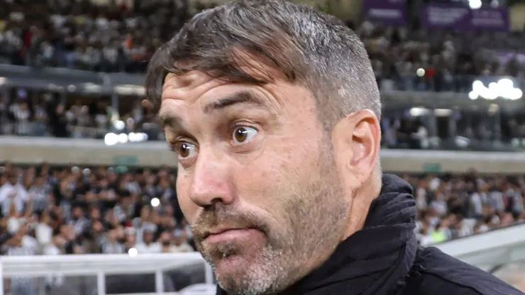 MG - BELO HORIZONTE - 17/05/2023 - COPA DO BRASIL 2023, ATLETICO-MG X CORINTHIANS - Eduardo Coudet tecnico do Atletico-MG durante partida contra o Corinthians no estadio Mineirao pelo campeonato Copa do Brasil 2023. Foto: Gilson Junio/AGIF