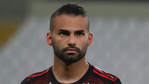 LIMA, PERU - APRIL 05: Thiago Maia of Flamengo looks on prior to a match between Sporting Cristal and Flamengo as part of Copa CONMEBOL Libertadores 2022 at Estadio Nacional de Lima on April 5, 2022 in Lima, Peru. (Photo by Leonardo Fernandez/Getty Images)