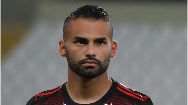 LIMA, PERU - APRIL 05: Thiago Maia of Flamengo looks on prior to a match between Sporting Cristal and Flamengo as part of Copa CONMEBOL Libertadores 2022 at Estadio Nacional de Lima on April 5, 2022 in Lima, Peru. (Photo by Leonardo Fernandez/Getty Images)