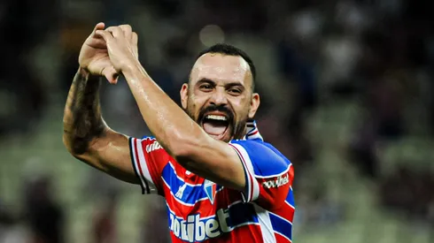 Moisés comemorando gol na Copa Sul-Americana.