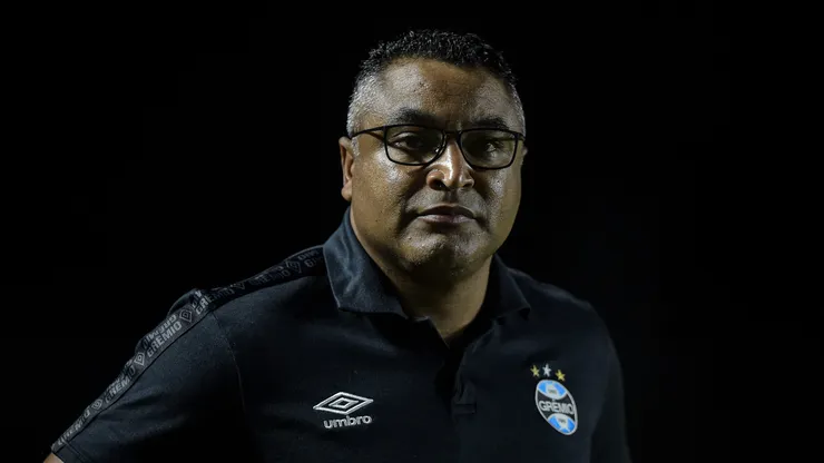 Roger Machado aceitou trabalhar seis meses no Santos e pode ajudar trazer reforços para julho