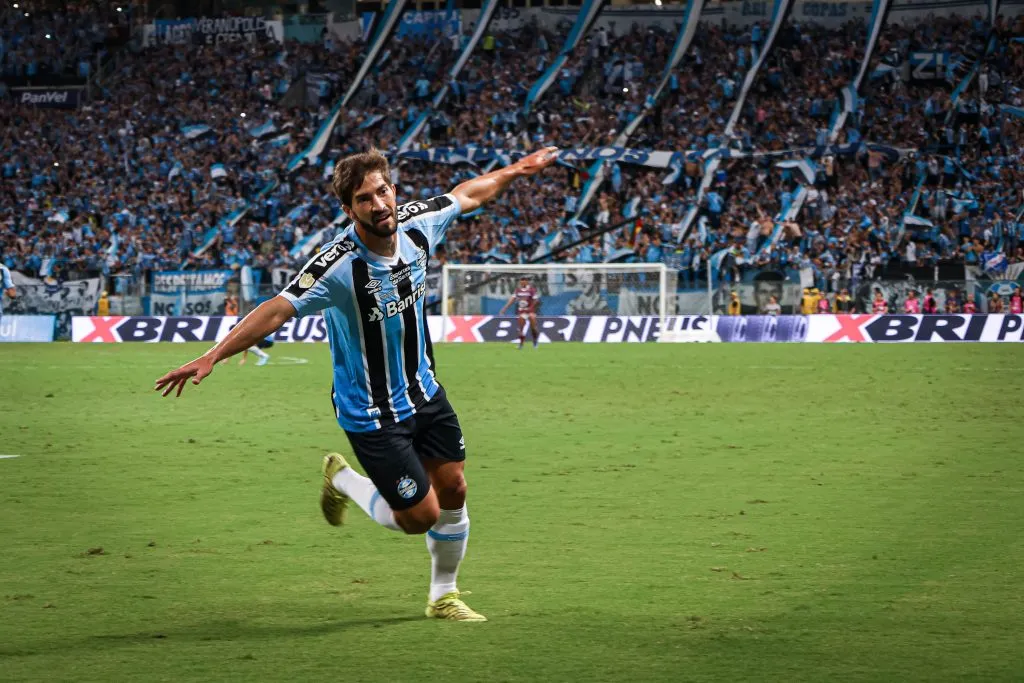 Foto: Maxi Franzoi/AGIF – Lucas Silva em ação durante o estadual.