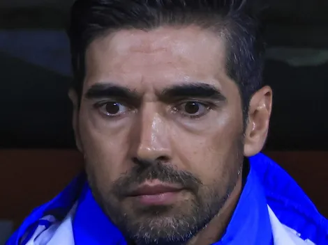 Possível punição para Abel por pegar celular de jornalista assusta todos no Palmeiras