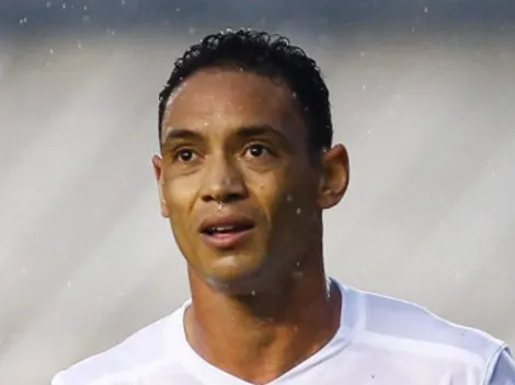 Ricardo Oliveira reaparece na Vila Belmiro e recebe pedido inusitado da torcida do Santos