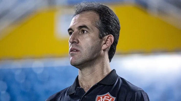CE - FORTALEZA - 10/05/2023 - BRASILEIRO B 2023, CEARA X VITORIA - Leo Conde tecnico do Vitoria durante partida contra o Ceara no estadio Presidente Vargas pelo campeonato BRASILEIRO B 2023. Foto: Lucas Emanuel/AGIF