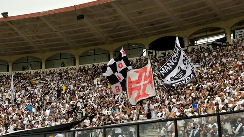 Torcida do Vasco durante partida contra Criciuma em São Januário pelo Brasileiro em 2022. Foto: Thiago Ribeiro/AGIF