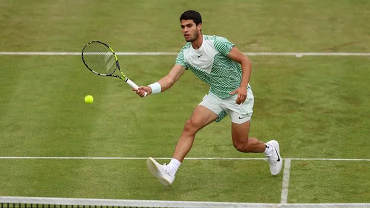 Alcaraz busca chegar às quartas na grama de Queen's