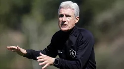 Futuro de Luís Castro tem notícia vazada que ninguém esperava e ferve torcida do Botafogo