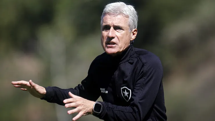 Futuro de Luís Castro tem notícia vazada que ninguém esperava e ferve torcida do Botafogo