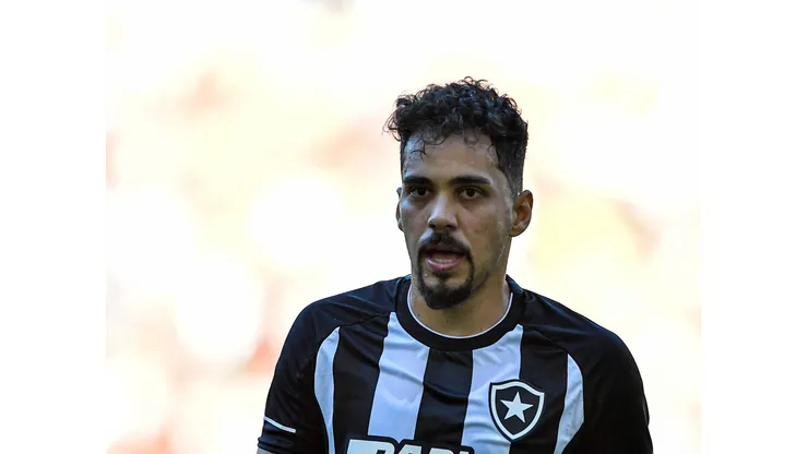 RJ - RIO DE JANEIRO - 30/04/2023 - BRASILEIRO A 2023, FLAMENGO X BOTAFOGO - Eduardo jogador do Botafogo durante partida contra o Flamengo no estadio Maracana pelo campeonato BRASILEIRO A 2023. Foto: Thiago Ribeiro/AGIF