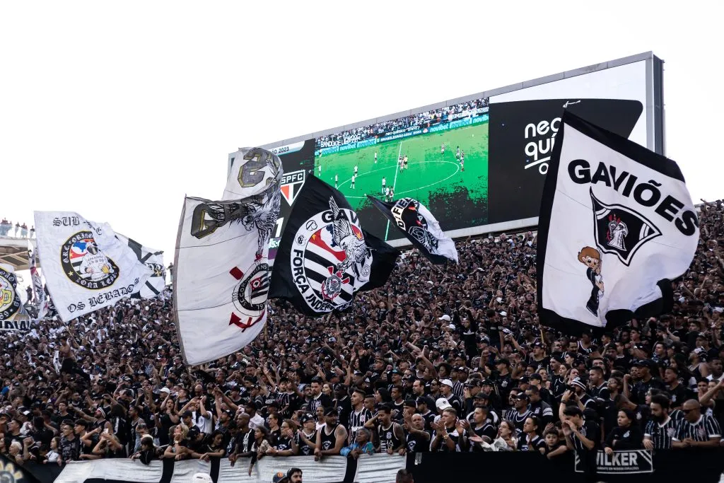 Torcida durante partida entre Corinthians e São Paulo na Arena Corinthians pelo Brasileirão 2023. Foto: Abner Dourado/AGIF
