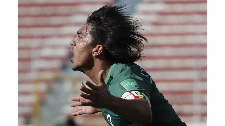MIRAFLORES, BOLIVIA - OCTOBER 13: Marcelo Martins #9 of Bolivia celebrates the first goal of his team during a match between Bolivia and Argentina as part of South American Qualifiers for Qatar 2022 at Estadio Hernando Siles on October 13, 2020 in Miraflores,La Paz, Bolivia. (Photo by Juan Karita-Pool/Getty Images)