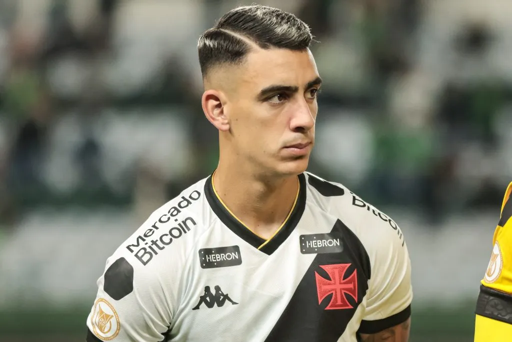 Foto: Robson Mafra/AGIF – Lateral do Vasco recebeu elogios de Bielsa