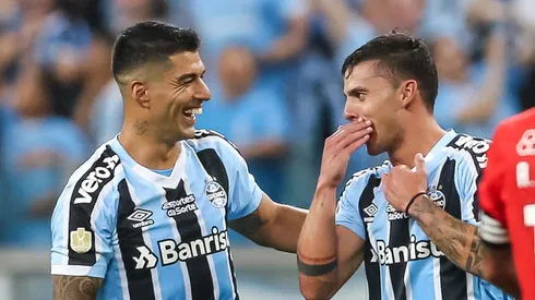 Foto: Pedro H. Tesch/AGIF - Amizade de Suárez e Carballo vai além do Grêmio.