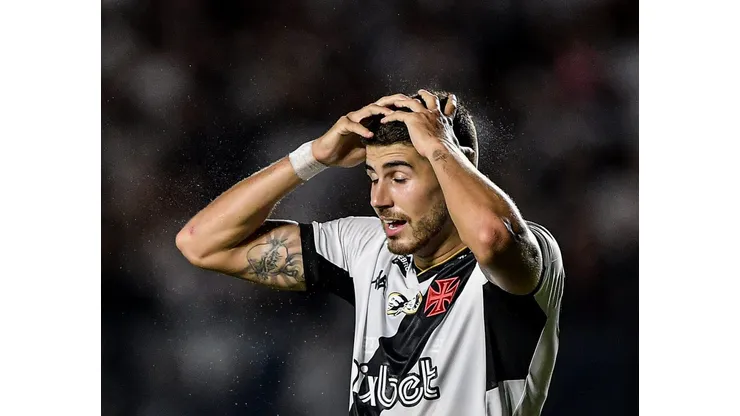 RJ - RIO DE JANEIRO - 14/05/2023 - BRASILEIRO A 2023, VASCO X SANTOS - Pedro Raul jogador do Vasco durante partida contra o Santos no estadio Sao Januario pelo campeonato BRASILEIRO A 2023. Foto: Thiago Ribeiro/AGIF