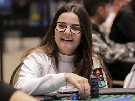 Lali Tournier foge do empate e acerta jogada bem louca no poker online