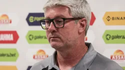 Robson Mafra/AGIF - Técnico busca soluções para o time santista