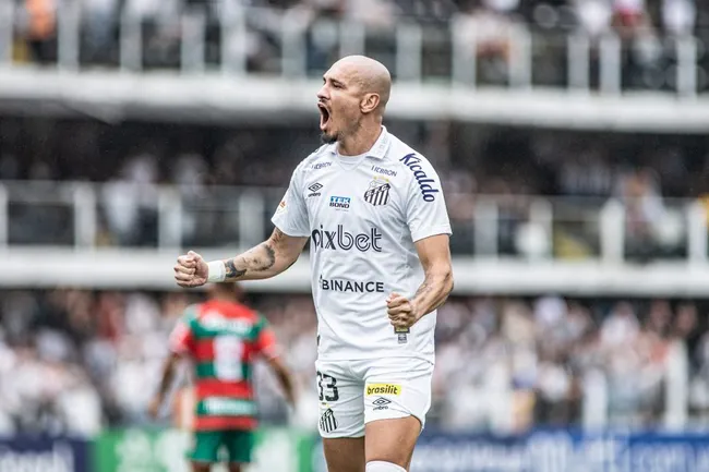 Foto: Abner Dourado/AGIF – Maicon rescindiu seu contrato no Santos e interessa ao Vasco