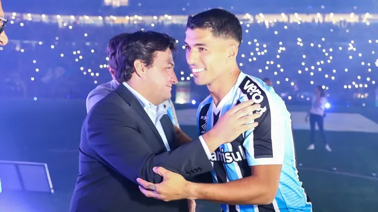 Foto: Lucas Uebel/Grêmio/Divulgação - Guerra e Suárez: presidente do Grêmio abriu o jogo sobre o uruguaio