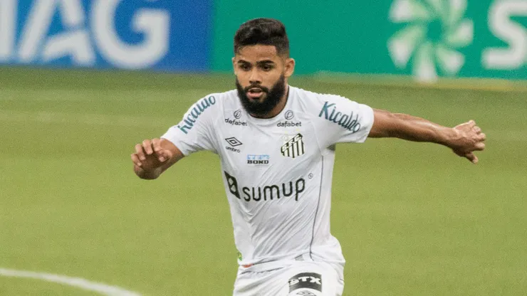 PR - Curitiba - 25/08/2021 - COPA DO BRASIL 2021, ATHLETICO-PR X SANTOS - Felipe Jonatan jogador do Santos durante partida contra o Athletico-PR no estadio Arena da Baixada pelo campeonato Copa do Brasil 2021. Foto: Robson Mafra/AGIF
