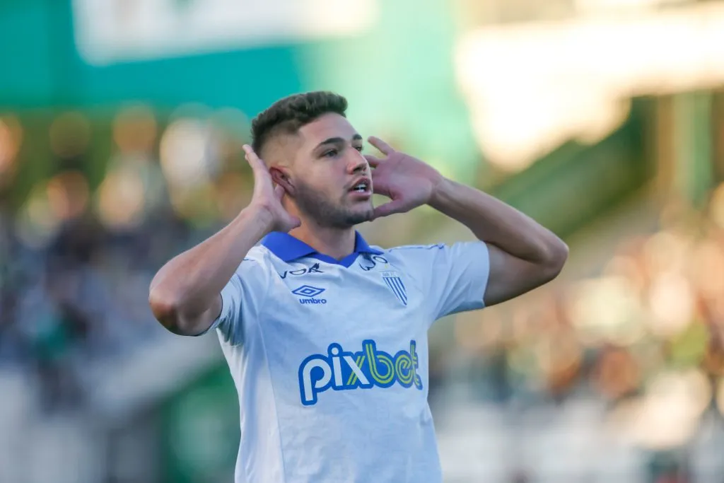 Foto: Luiz Erbes/AGIF – Bissoli: atacante brilhou pelo Avaí em 2022