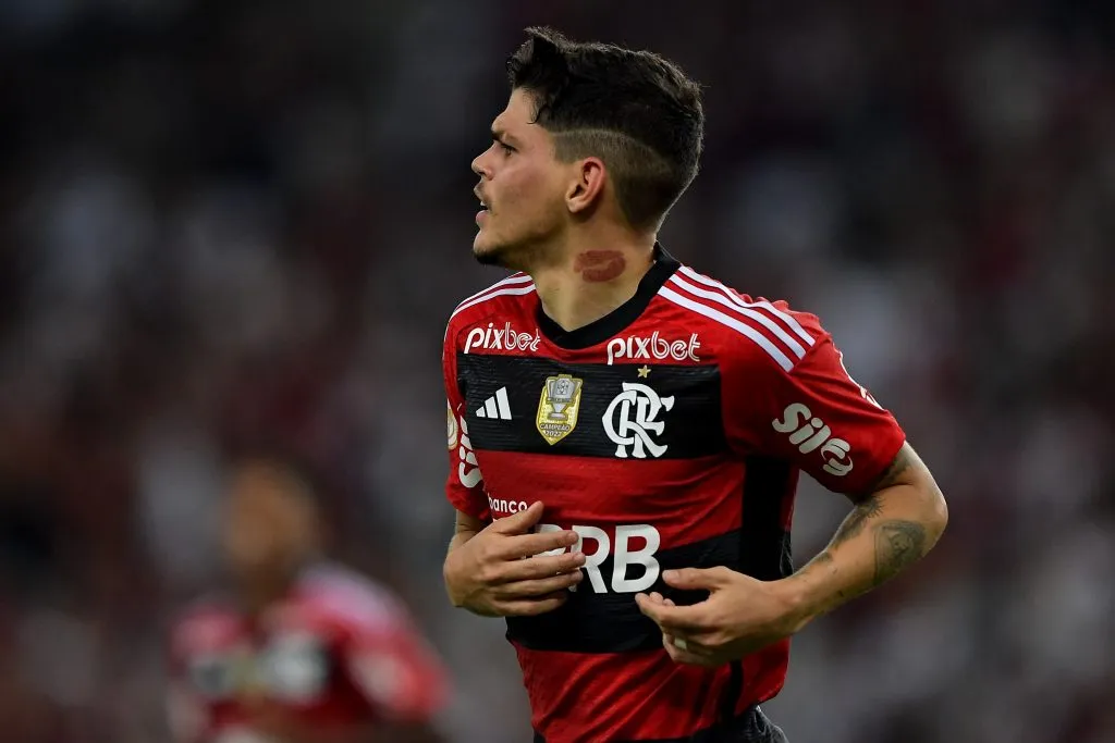 Foto: Thiago Ribeiro/AGIF – Ayrton Lucas: com moral na Seleção Brasileira