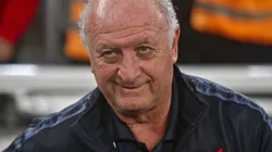 Foto: Gabriel Machado/AGIF - Felipão, quando foi diretor tecnico do Athletico-PR, durante partida contra o Atletico-MG, no estadio Arena da Baixada pelo campeonato Libertadores 2023.