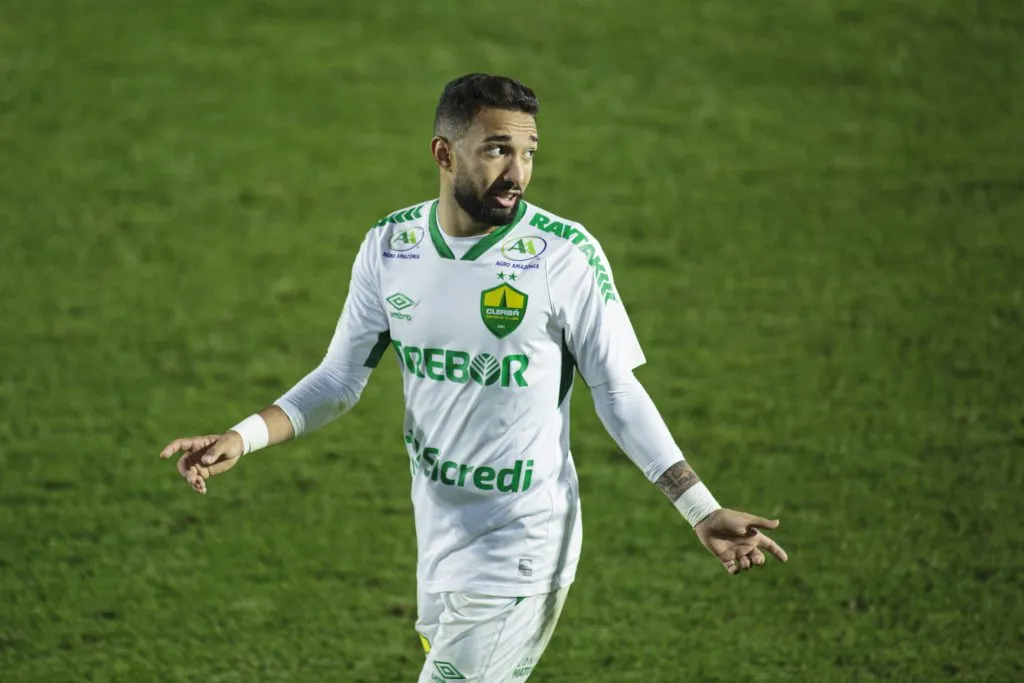 Foto: Diogo Reis/AGIF – Clayson defendeu o Cuiabá