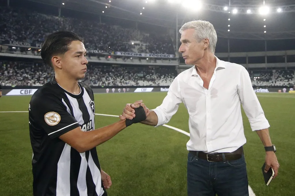 Foto: Vitor Silva/Botafogo – Matías Segóvia se machucou no treino de domingo e está fora contra o Cuiabá pelo Campeonato Brasileiro