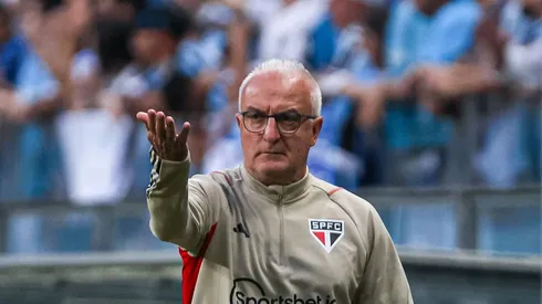 RS - PORTO ALEGRE - 04/06/2023 - BRASILEIRO A 2023, GREMIO X SAO PAULO - Dorival Junior tecnico do Sao Paulo durante partida contra o Gremio no estadio Arena do Gremio pelo campeonato BRASILEIRO A 2023. Foto: Maxi Franzoi/AGIF
