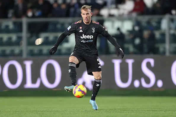 Foto: Gabriele Maltinti/Getty Images – Arthur pode ser dispensado da Juventus