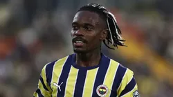 Lincoln com a camisa do Fener. Foto: Divulgação/Redes Sociais.