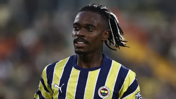 Lincoln com a camisa do Fener. Foto: Divulgação/Redes Sociais.