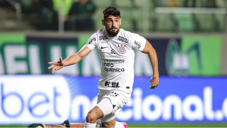 Foto: Gilson Junio/AGIF - Bruno Mendez, jogador do Corinthians, durante partida contra o America-MG no estadio Independencia pelo campeonato BRASILEIRO A 2023.